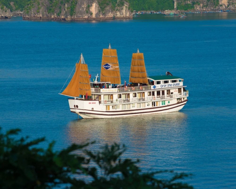 Best Halong Bay cruise for solo travelers
