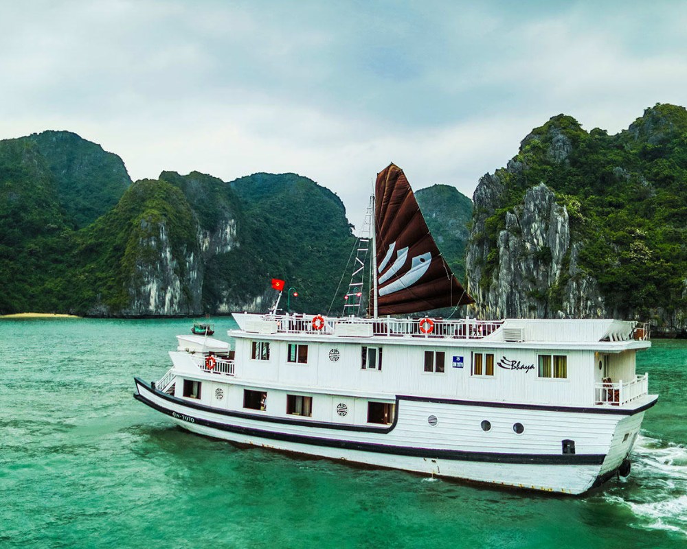 Ha long Bay cruise for solo travelers