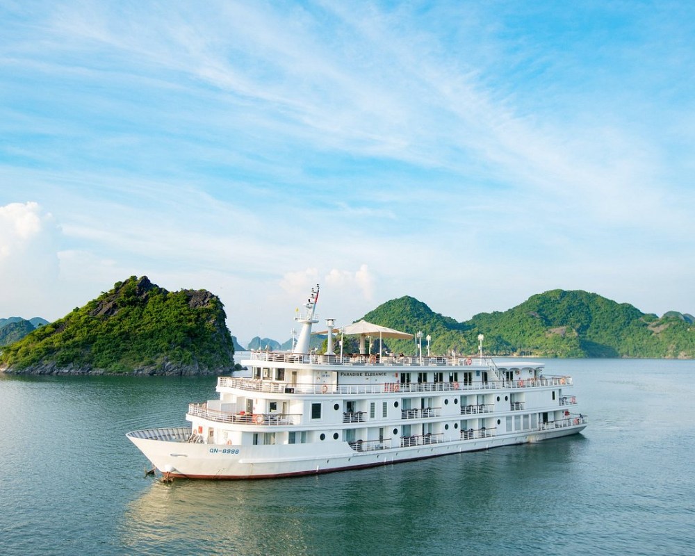 Ha long Bay cruise for alone travelers